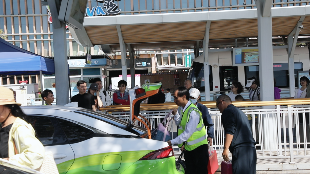 春节我在岗②｜高铁站值守，保安保畅强监管