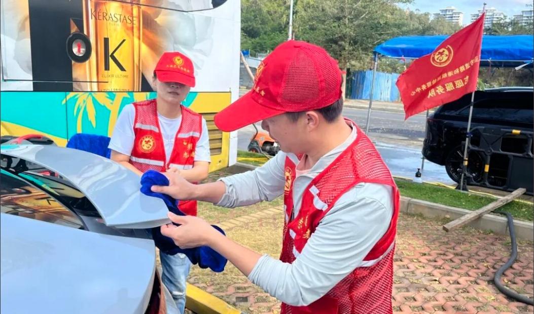 学雷锋｜三亚追“锋”维修站：暖心服务，直抵市民心窝