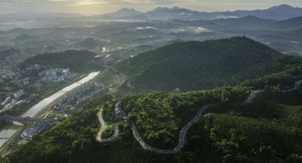 就富民兴村幸福路——海南“四好农村路”高质量建设纪实（一）